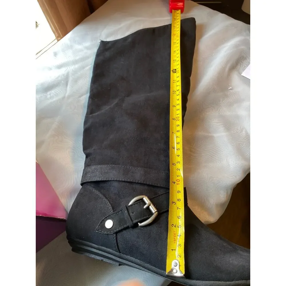 Women’s boats size 8 medium black suede